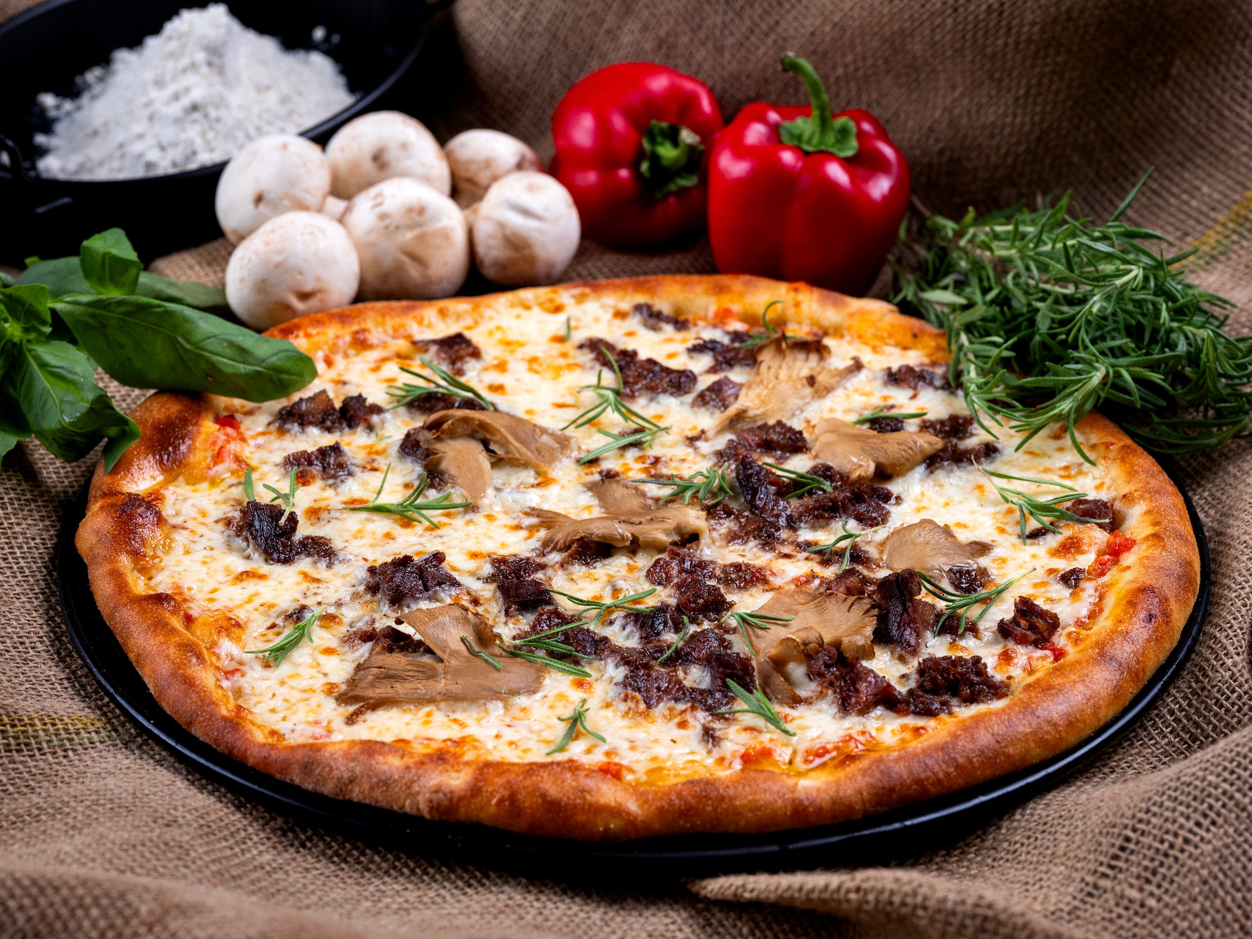 Kavurmalı Pizza (Büyük Boy)