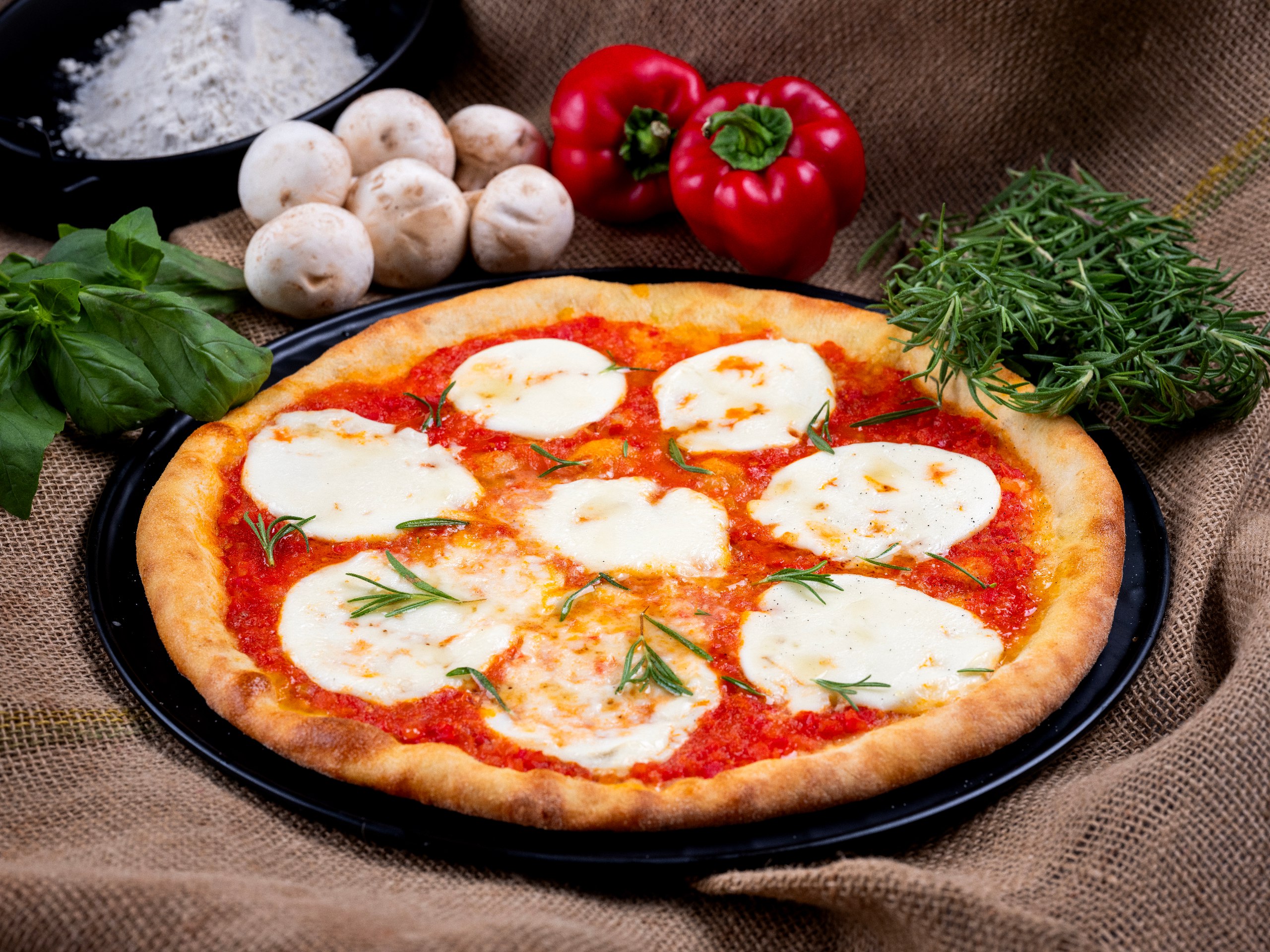 Napolitan Pizza (Büyük Boy)