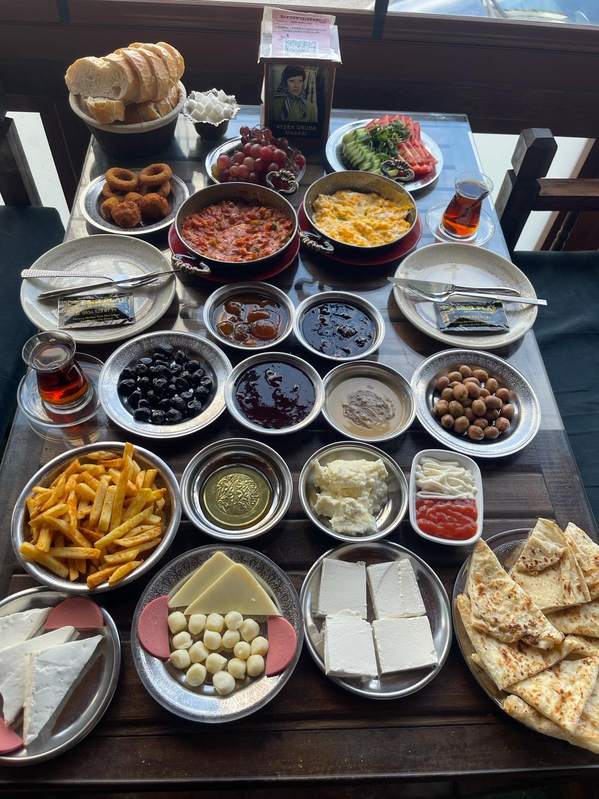 Serpme kahvaltı